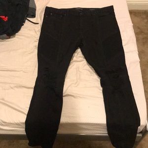 Men’s distresses biker jean